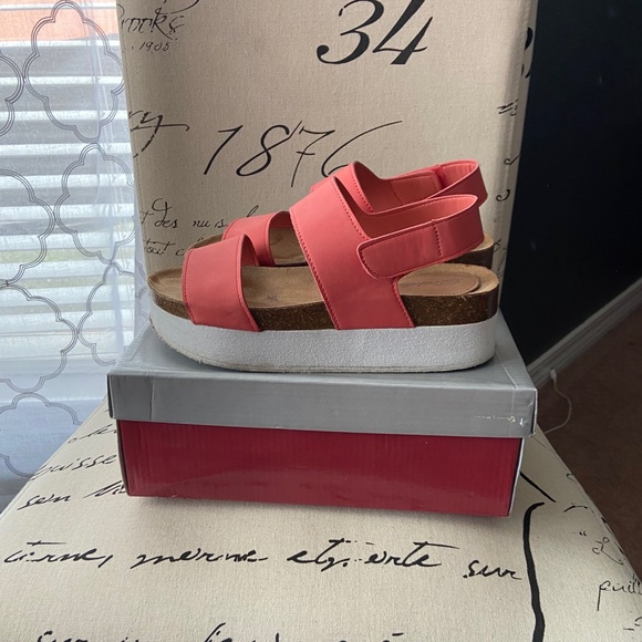 Sandal - Picture 4 of 5